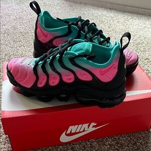Nike Pink and Teal Gradient Women's Sneakers